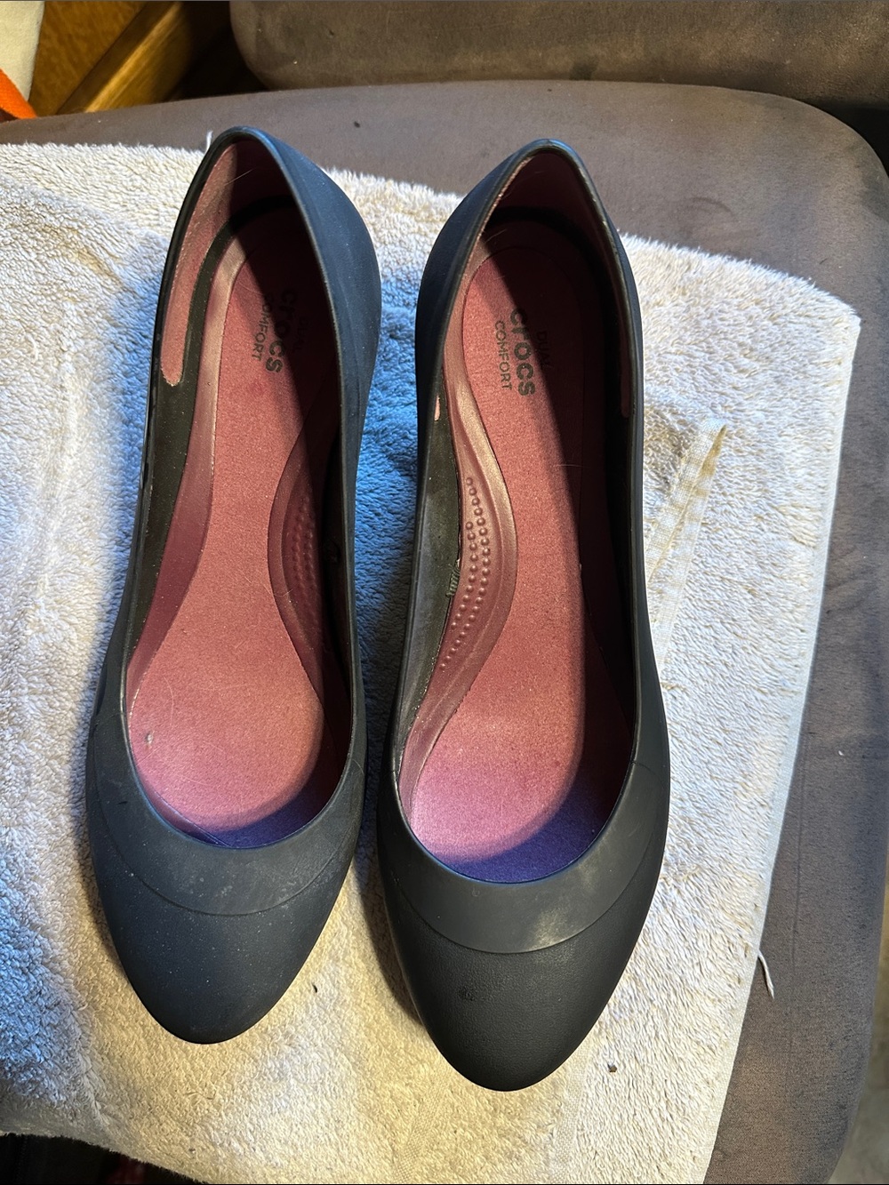 CROCS Women's Black Wedge Flats with Rose Insole